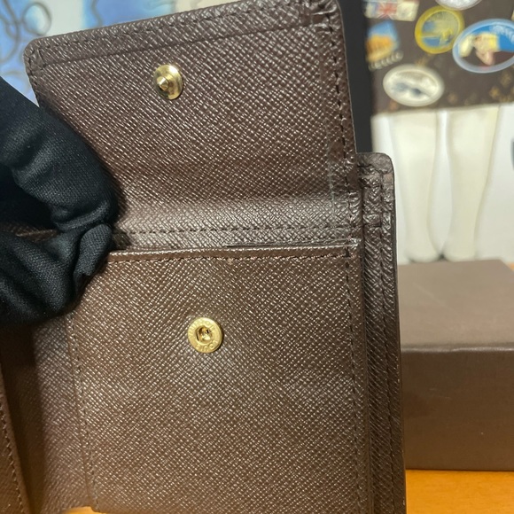 Sold on my instagram. Louis Vuitton Men’s Bifold wallet kn Damier Ebene - Picture 8 of 16